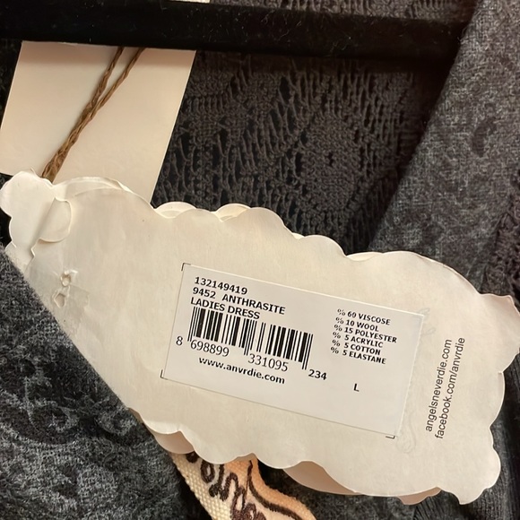 Dress - Picture 9 of 9